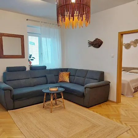 דירה Center